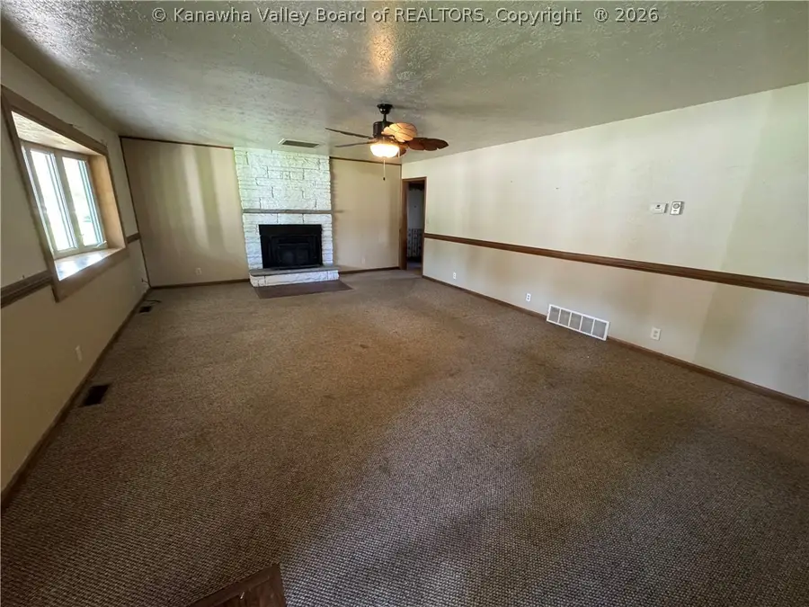 605 Roosevelt Boulevard, Eleanor, WV 25070 - #2