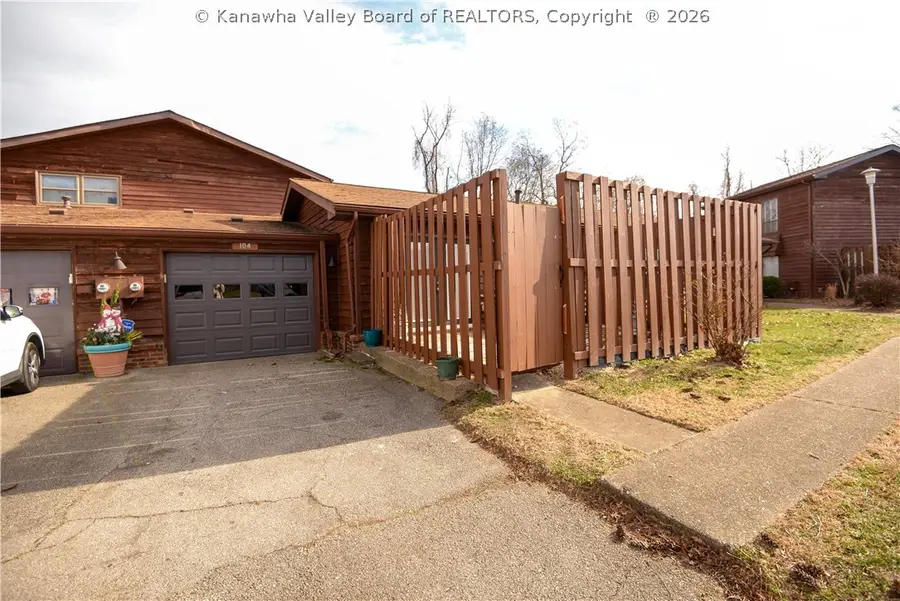 104 Trappers Place, Charleston, WV 25314 - #2