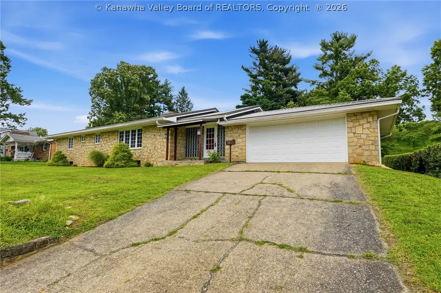 315 Fitzhugh Street, Ravenswood, WV 26164 - #3