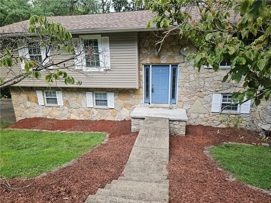 109 Ridgewood Forest Road, Saint Albans, WV 25177 - #2