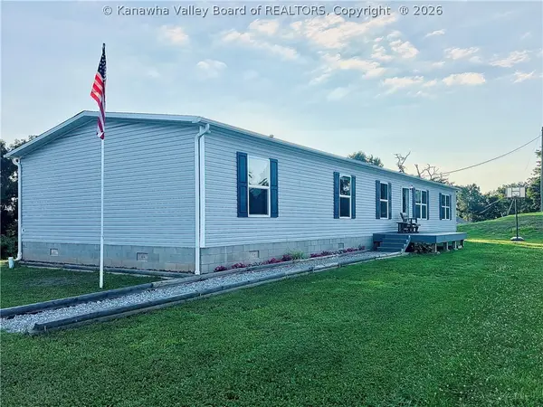 869 Divide Ridge Road, Given, WV 25245