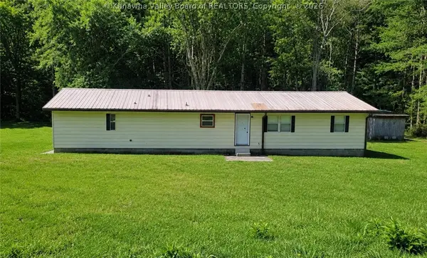 144 Harvey Creek Road, Hamlin, WV 25523