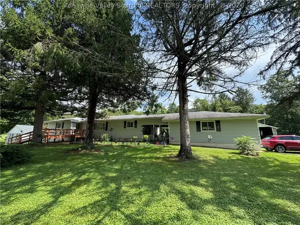 68 Skidmore Lane, Poca, WV 25159