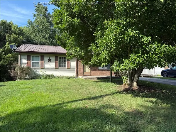 107 Nutmeg Street, Eleanor, WV 25070