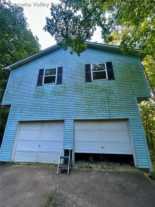 2967 Trace Creek Road, Hurricane, WV 25526