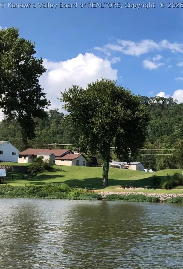 208 Kanawha Avenue S, Nitro, WV 25143