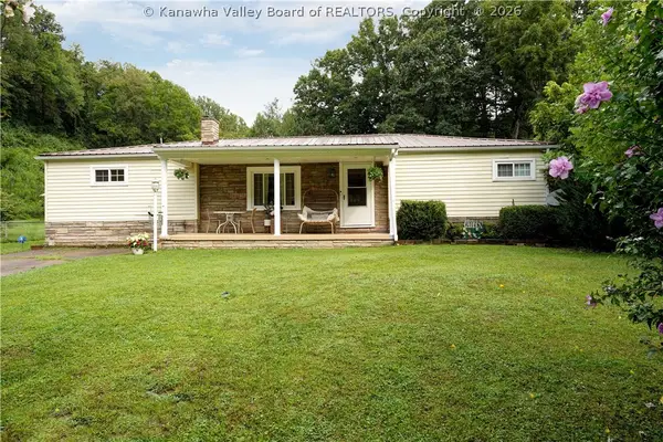 458 Midway Road, Alum Creek, WV 25003