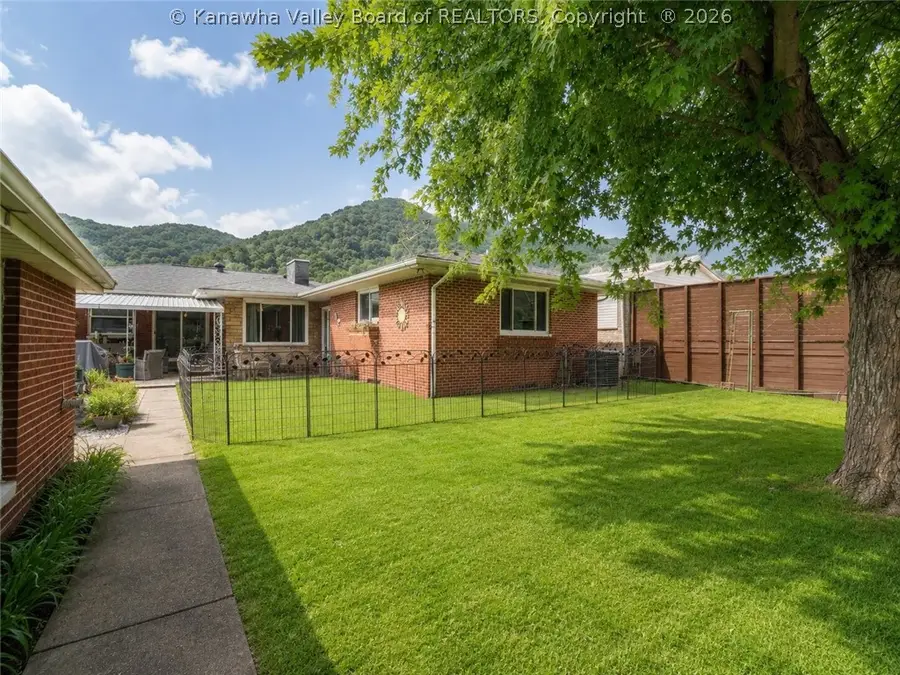 1206 E Riverview Drive, Belle, WV 25015 - #3