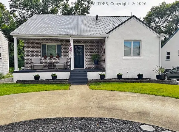 59 10th Avenue, St Albans, WV 25177