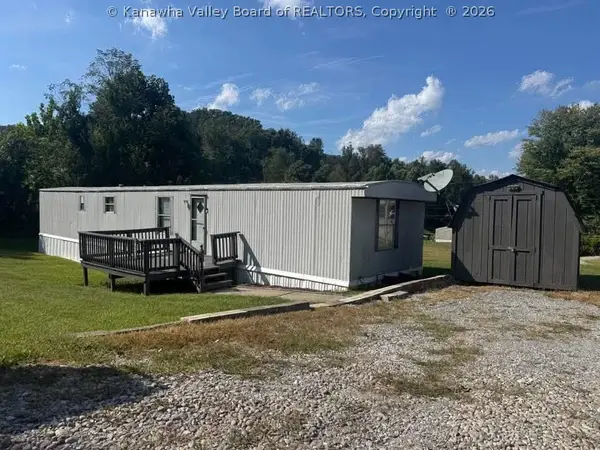 325 Circle Drive, Nitro, WV 25143