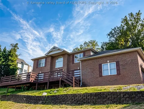 2 Hidden Cv Road, Charleston, WV 25313