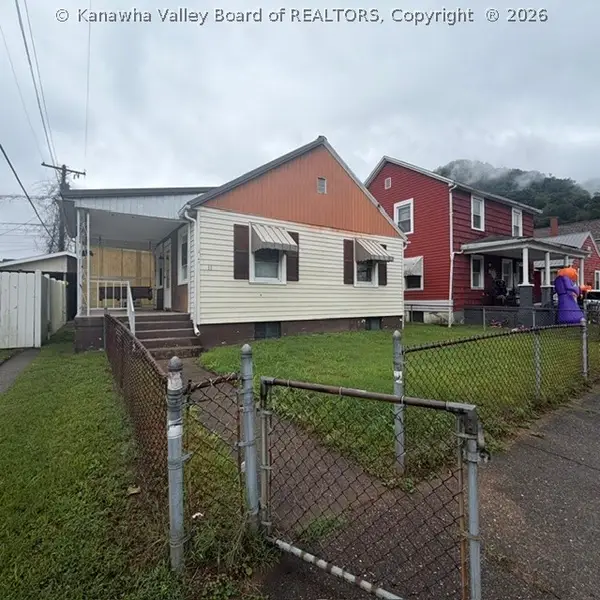 11 F Street, Boomer, WV 25031