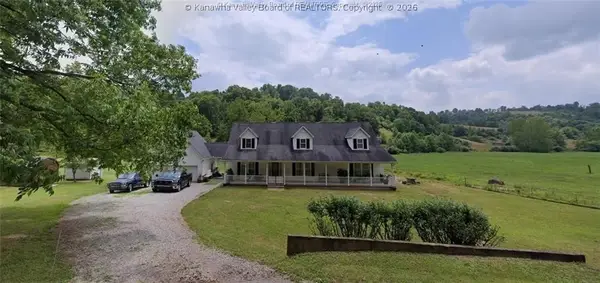 621 Seamans Fork Road, Reedy, WV 25270