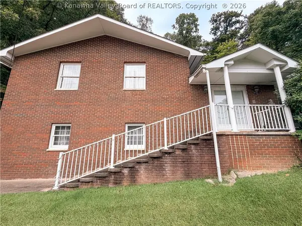 212 Hillcrest Drive, Logan, WV 25601