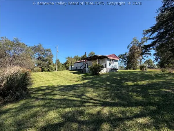 5655 Stonelick Road, Kenna, WV 25248
