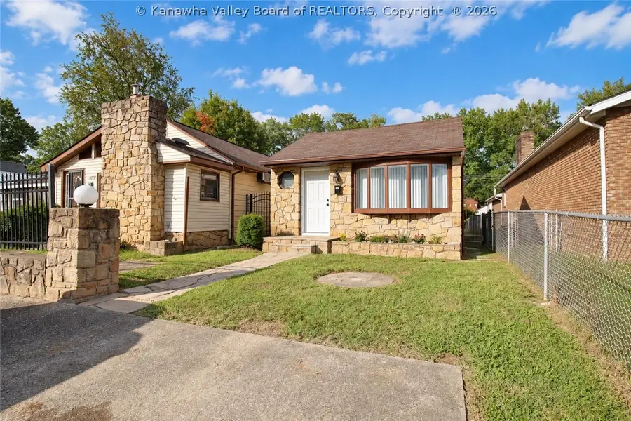 4726 Washington Avenue Se, Charleston, WV 25304 - #2