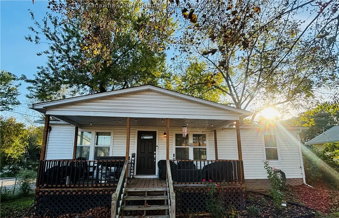 111 Pennsylvania Avenue N, Saint Albans, WV 25177 - #1