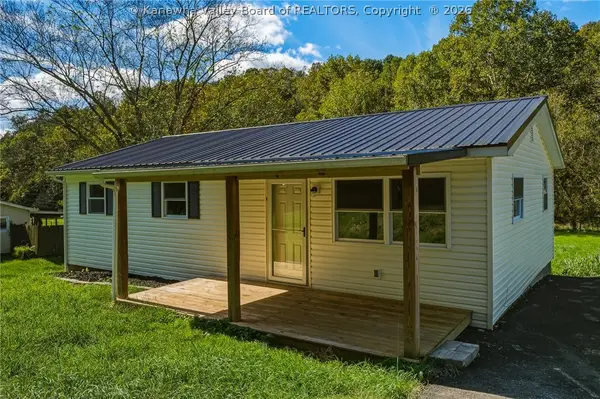 855 N Claylick Road, Ravenswood, WV 26164