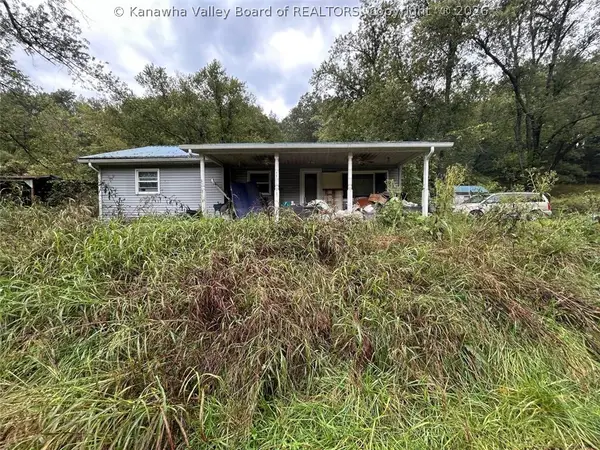 702 Peniel Road, Reedy, WV 25270