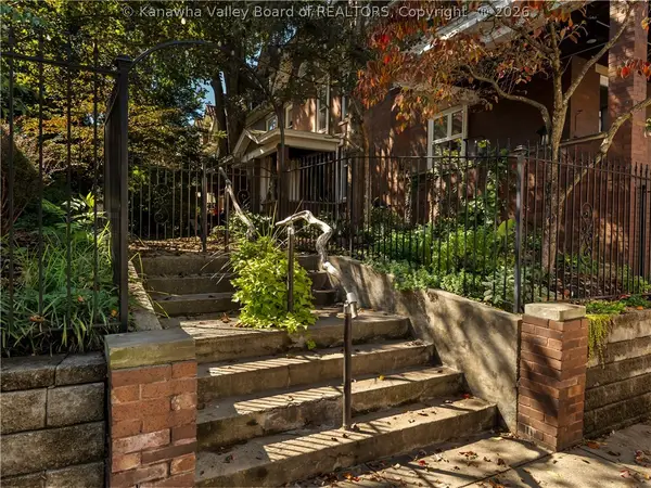 9 Arlington Court, Charleston, WV 25301