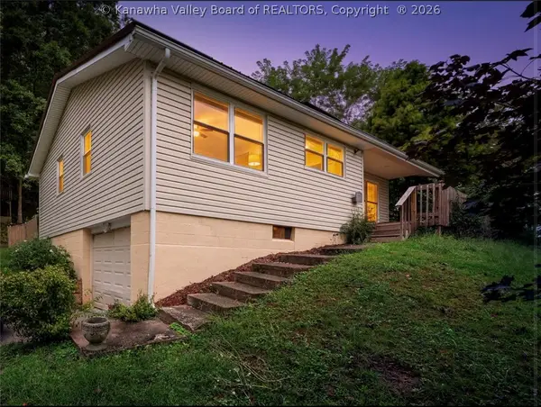 1831 White Oak, Charleston, WV 25320