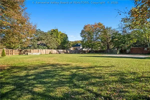 3 South Brooke Drive, Hurricane, WV 25526