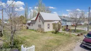 729 Birch St S, Upton, WY 82730