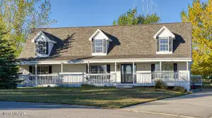 2 Hopi Cir, Gillette, WY 82718