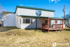 412 1/2 E Sewell St, Sundance, WY 82729