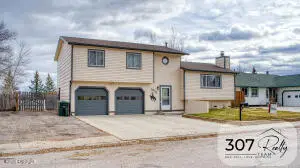3215 Watsabaugh Dr, Gillette, WY 82718