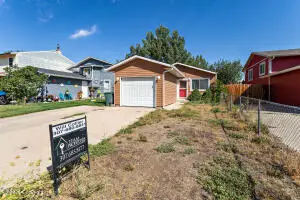 209 Laurel St E, Gillette, WY 82718 - #1