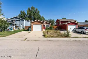 209 Laurel St E, Gillette, WY 82718 - #2
