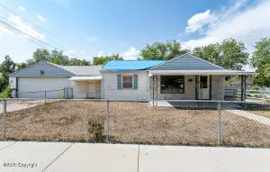 204 Cascade Ave, Newcastle, WY 82701