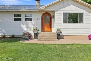 1015 E Warren St E, Sundance, WY 82729 - #1