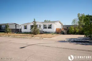 1704 Plumcreek Ave, Gillette, WY 82716 - #2