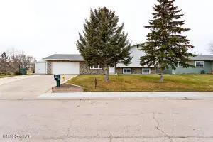 2404 Maple Ave, Gillette, WY 82718