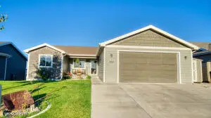 203 College Park Cir, Gillette, WY 82718 - #1