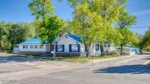 446 Pine St, Newcastle, WY 82701