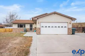 7 Garden Cir, Gillette, WY 82716 - Image #1