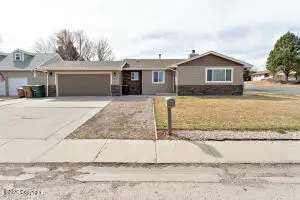 3306 Sutherland Dr, Gillette, WY 82718