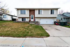 816 N Fir Ct, Gillette, WY 82716