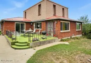 30 S Sumner Ave, Newcastle, WY 82701