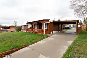 715 8th St W, Gillette, WY 82716