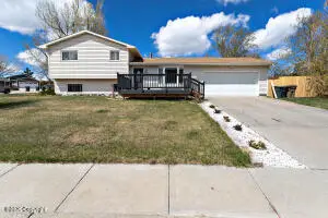2302 Greenway Dr, Gillette, WY 82716