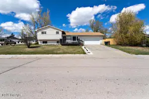 2302 Greenway Dr, Gillette, WY 82716 - #2
