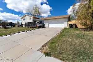2302 Greenway Dr, Gillette, WY 82716 - #3