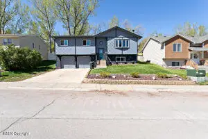 902 Pioneer Ave, Gillette, WY 82718 - #2