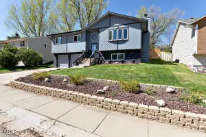 902 Pioneer Ave, Gillette, WY 82718 - #3
