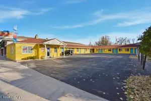 214 E Cleveland St, Sundance, WY 82729
