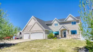 2317 Bluffs Ridge Dr, Gillette, WY 82718
